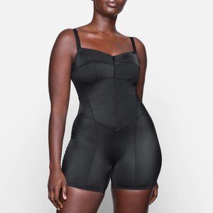 SKIMS Glam Onesie in Onyx Size XL